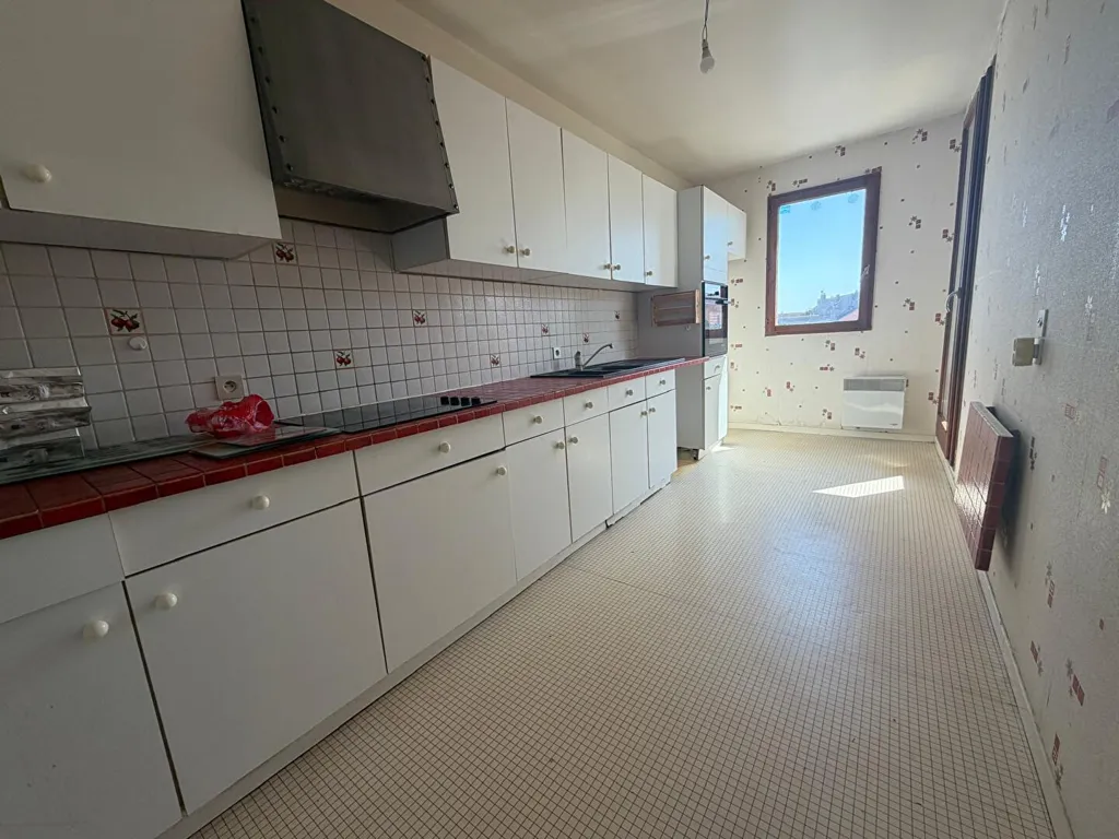 Köök - City Centre Flat with Balcony in Calais