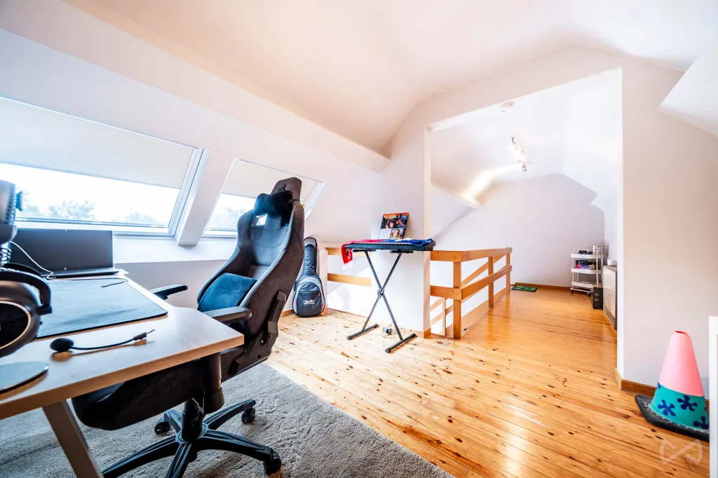 Kabinet - Duplex with Balcony in Ecaussinnes Village