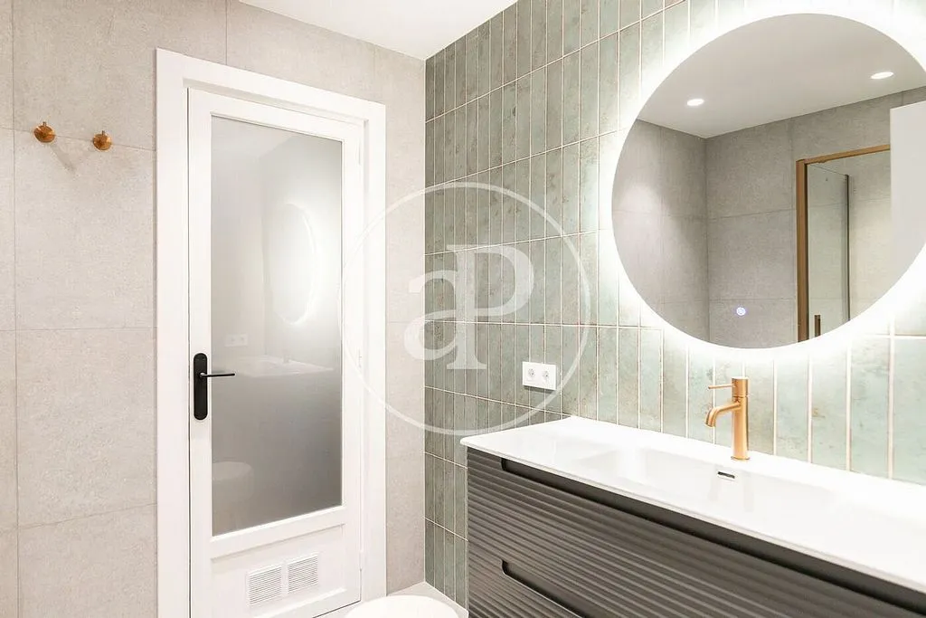 Salles de bain - Contemporary Flat with Balcony in Eixample