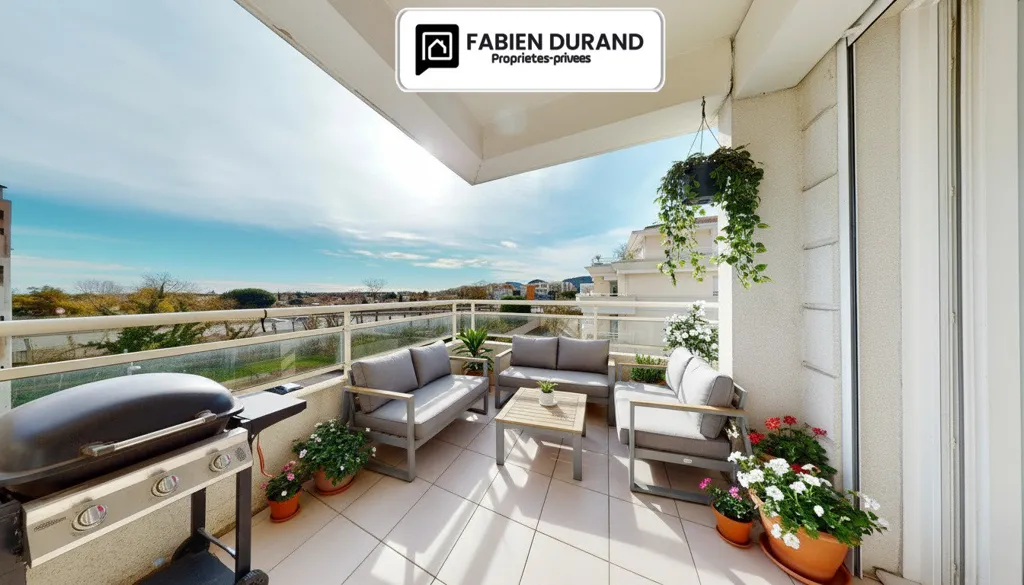 Rõdu - 2-Bedroom Flat with Terrace in Mandelieu Centre