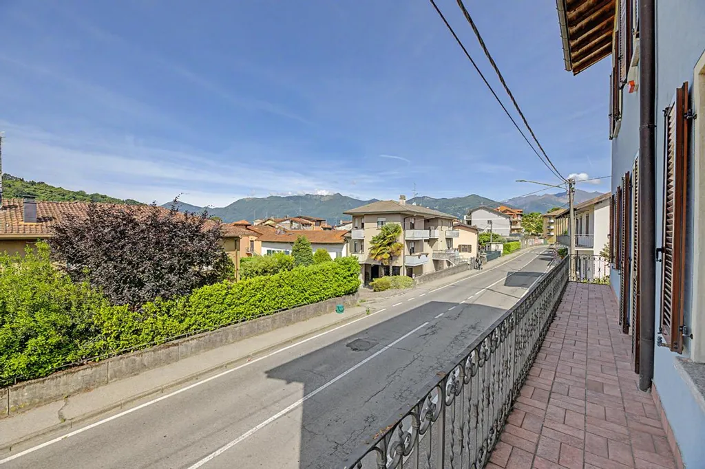 Rõdu - Multi-Level Apartment with Mansard in Luino