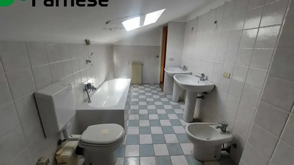 Salles de bain - Multi-Level Apartment near Stadio, Piacenza