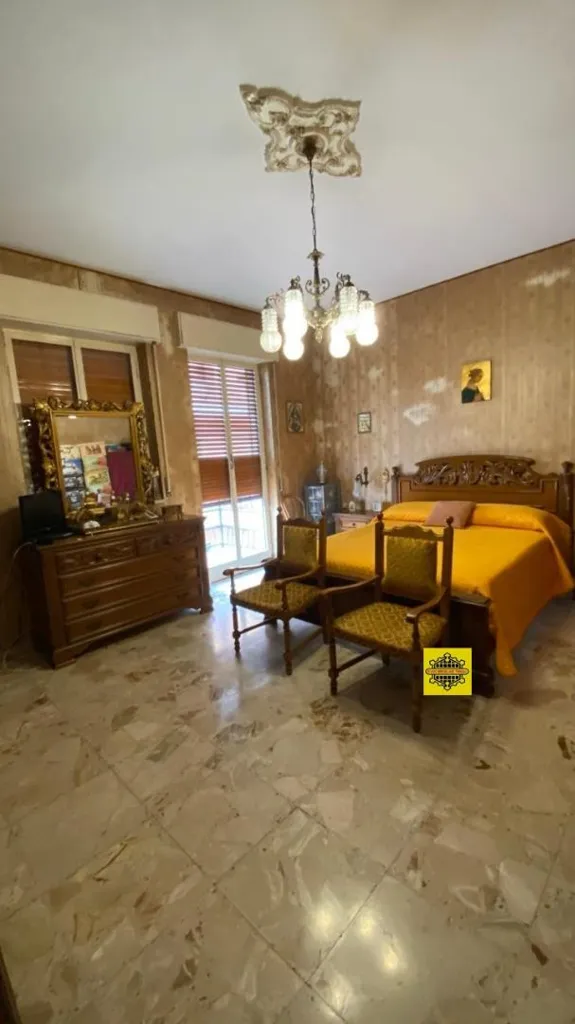 Magamistoad - 9-Room Apartment with Balcony in Avola