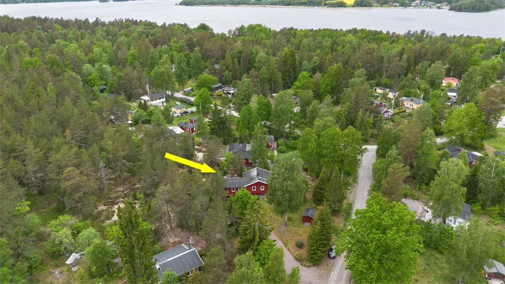 Vista aerea - Cottage with Lakeside Access near Mälaren