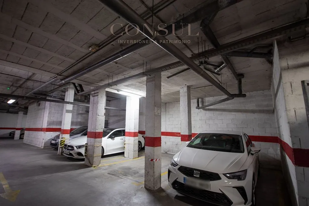 Garage - 3-Bedroom Apartment with Balcony in La Banda