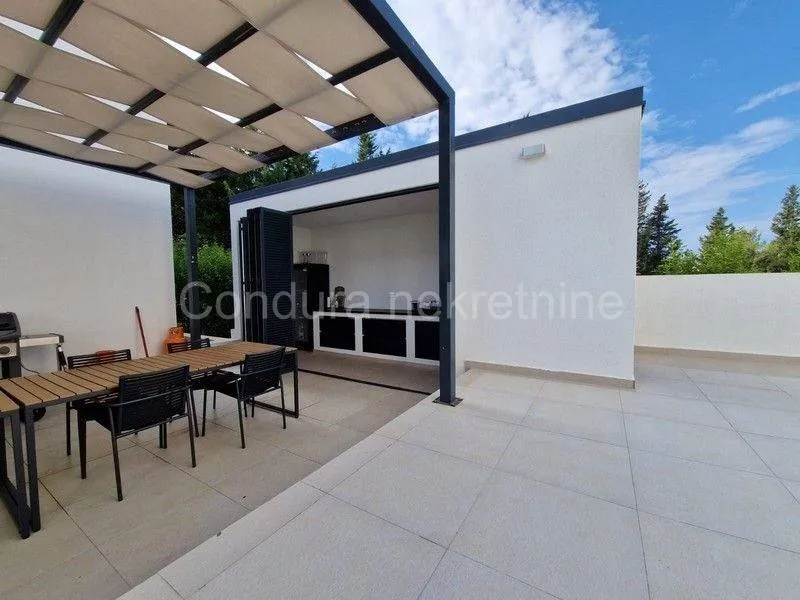 Terrass - Apartment with Pool in Ugljan