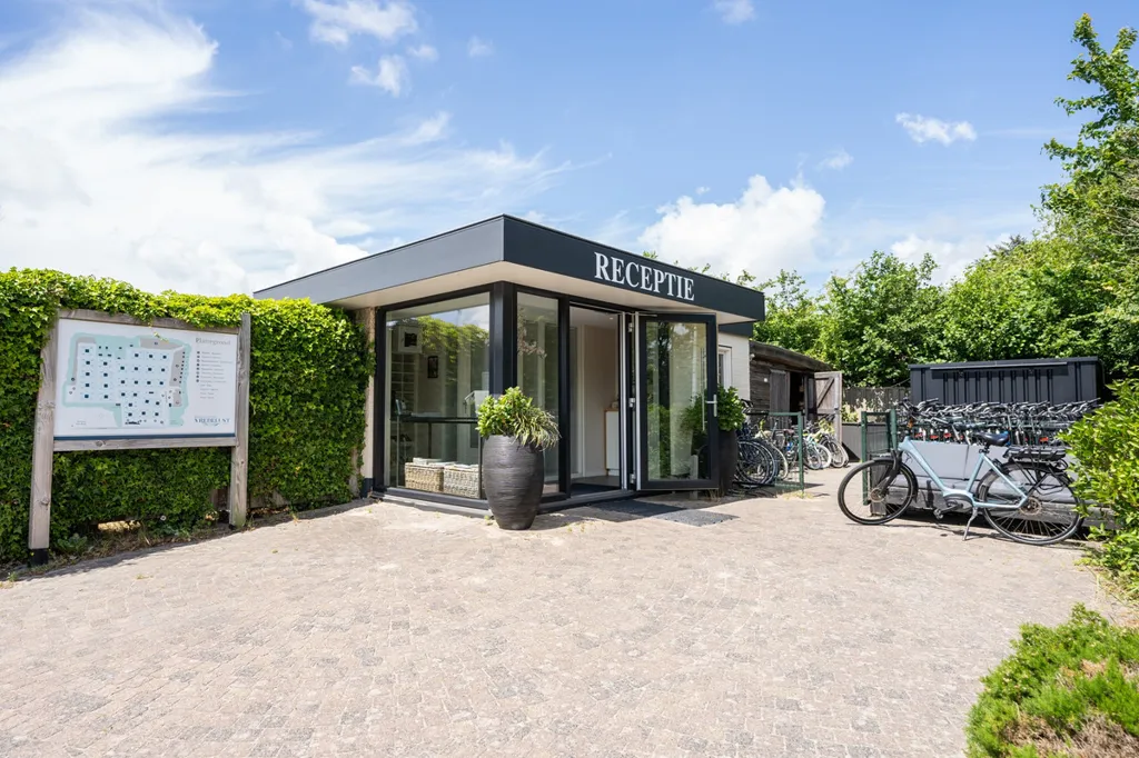 Esterno - Gabled Bungalow with Garden in De Koog