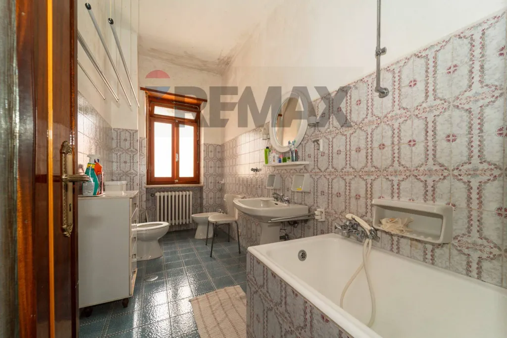 Bathrooms - Semi-detached House with Terrace in Mazzè