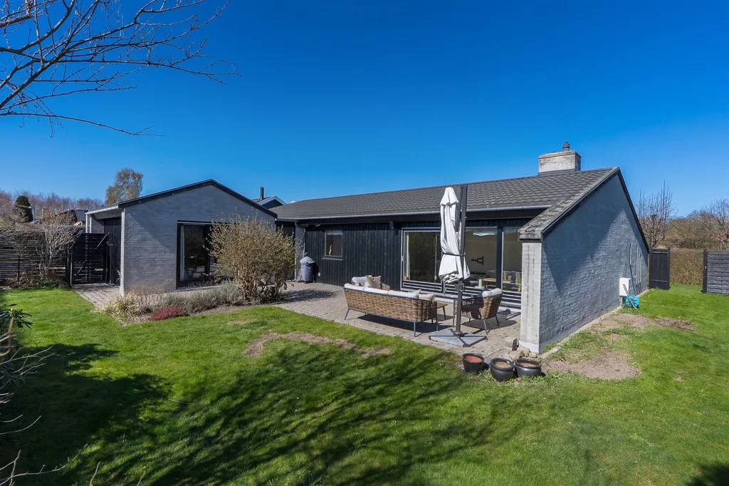 Giardino - Fenced Villa with Garden in Farum