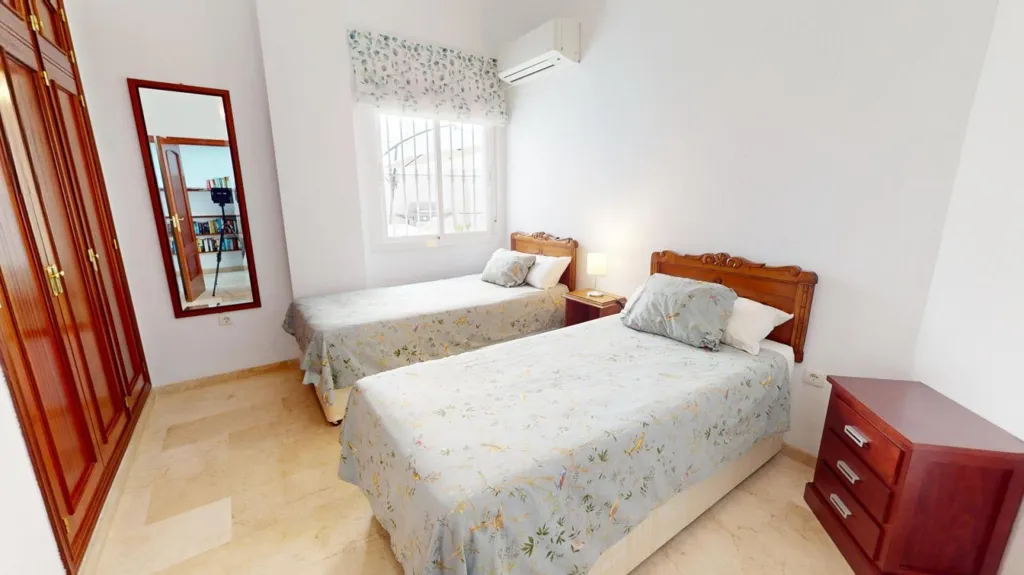 Bedrooms - 2-Bedroom Flat with Pool in Los Boliches, Fuengirola