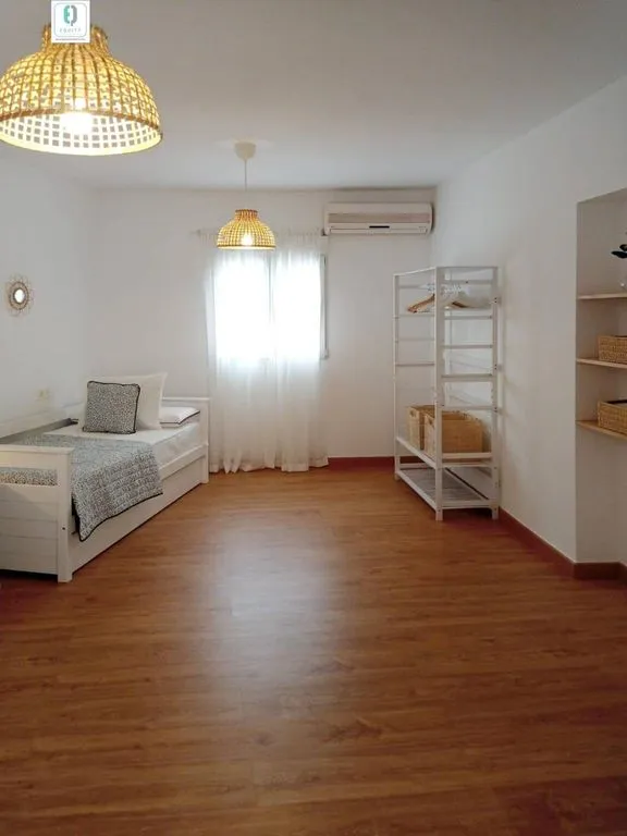 Magamistoad - 9-Room House with Multiple Units in Granada