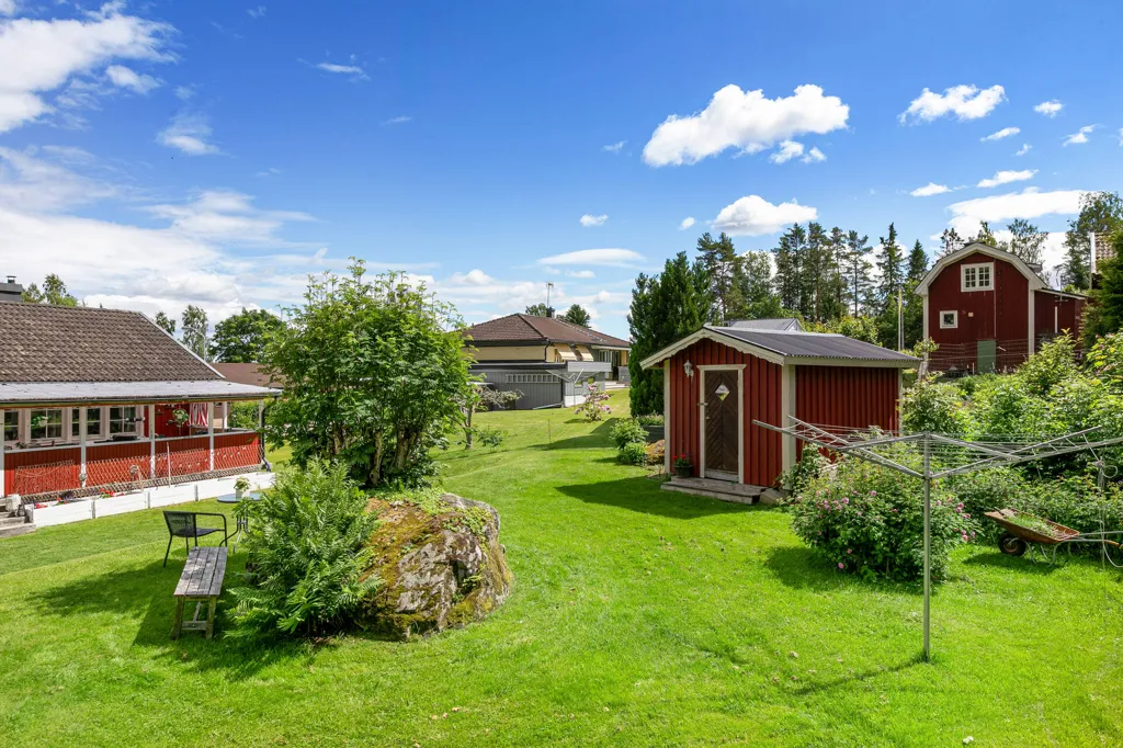 Aed - Spacious Bungalow with Garden in Bergby