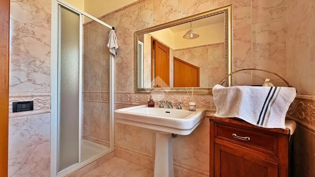 Salles de bain - Renovated Villa with Pool in Fabriano