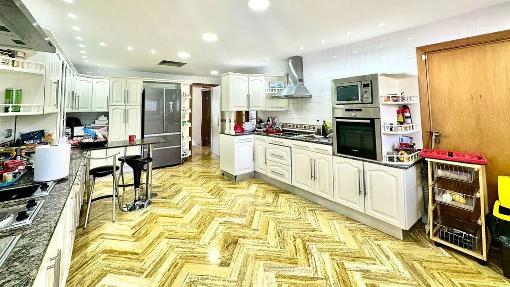 Cuisine - Luxury Villa with Pool near Puerto Banús