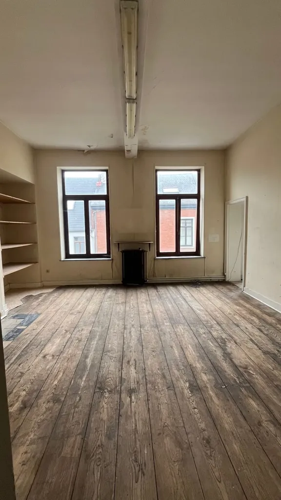 Toad - Notable House to Renovate in Genappe