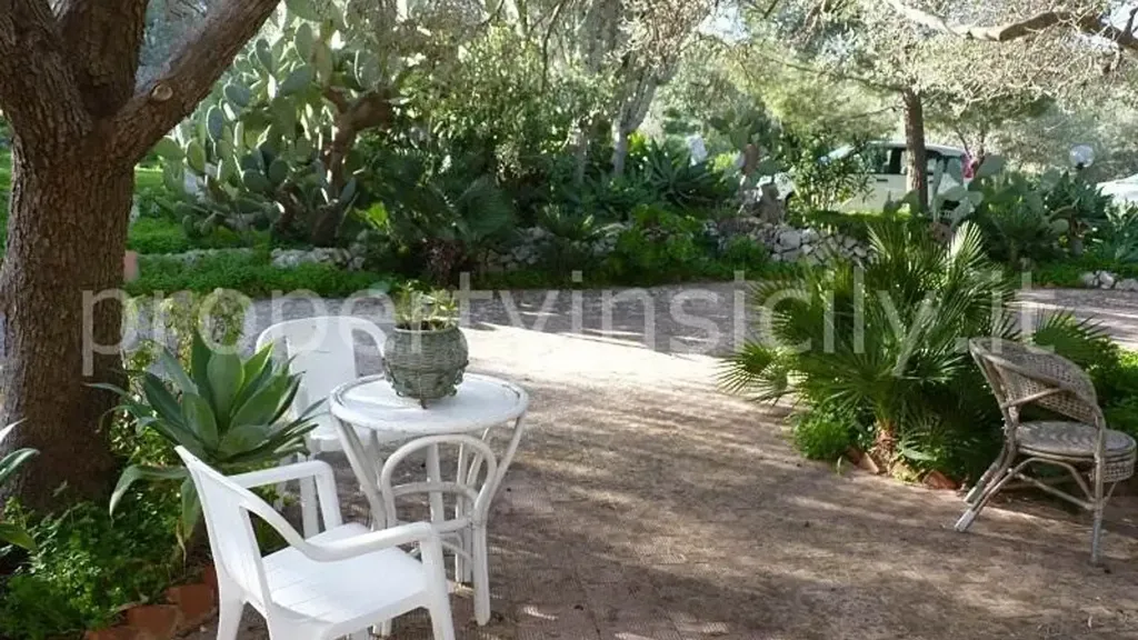 Villa with Panoramic Views in Noto