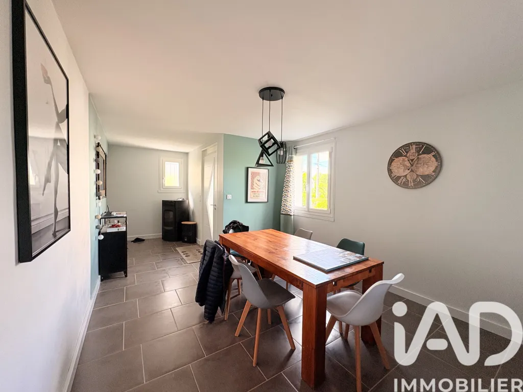 Salle à manger - Maison Individuelle avec Jardin et Terrasse à Cantal