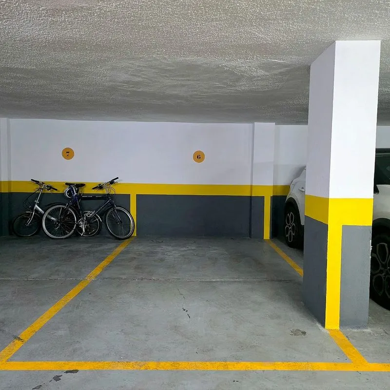 Garage - Furnished Flat with Balcony in Valencia Centre