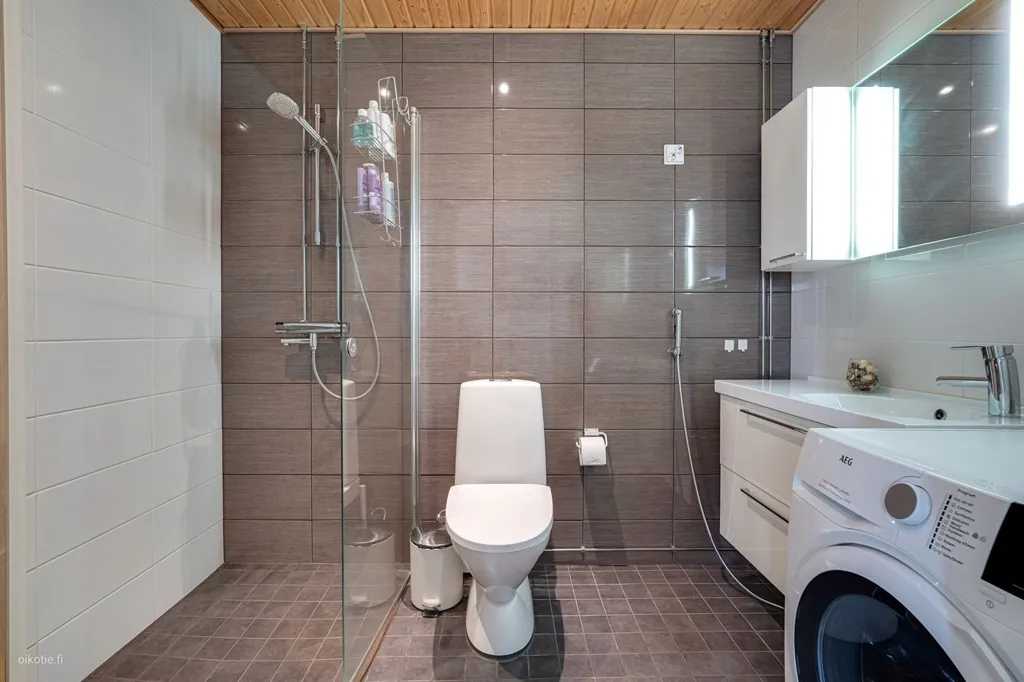Salles de bain - Modern Apartment with Sauna in Helsinki
