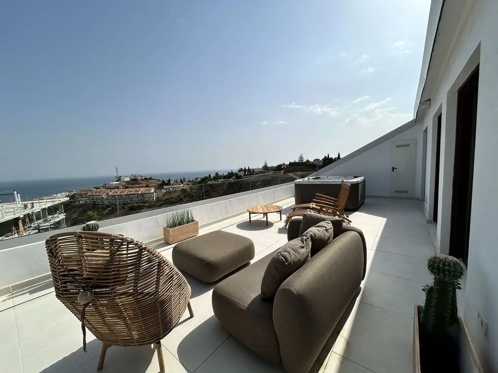 Terrass - Luxury Penthouse with Sea View in Fuengirola