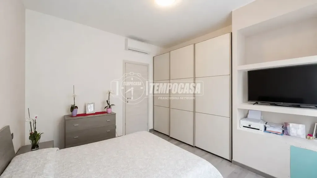 Chambres - Modernised Three-Bedroom Apartment in Muggiò