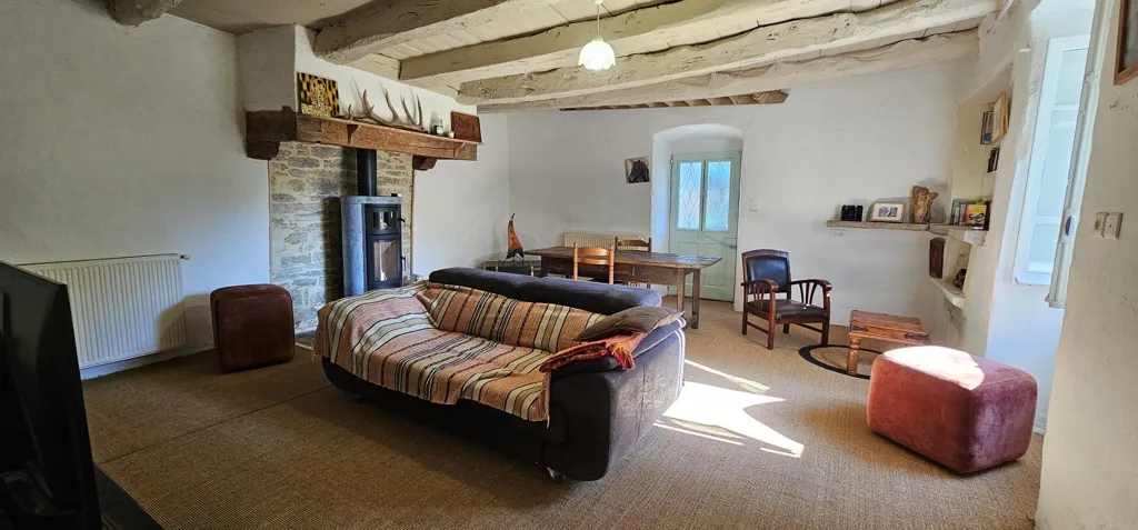 Séjour - Ensemble en Pierre dans un Hameau Calme