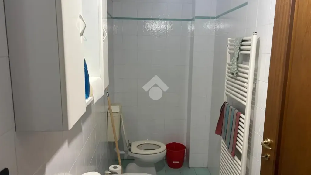 Salles de bain - Commercial Property for Investment in Quattro Castella