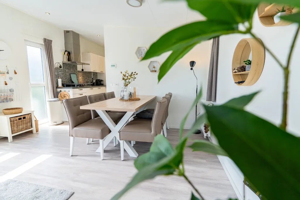 Söögituba - Chalet with Waterfront Access in Hellevoetsluis