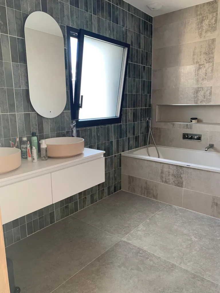 Salles de bain - Maison Contemporaine avec Jardin à Lorient