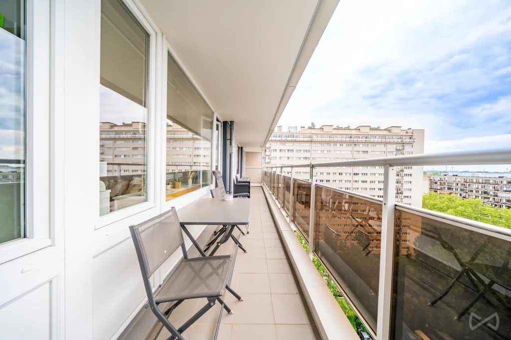 Rõdu - Bright Apartment with Balcony on Marius Renard
