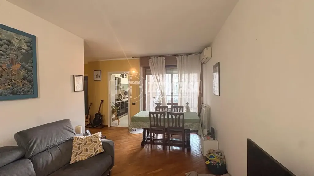 Elutuba - Twin-Storey Apartment with Balcony in Milan