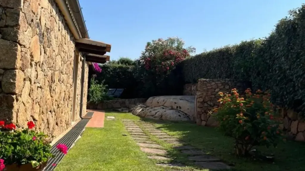 Jardin - Contemporary Villa with Sea Access in Palau