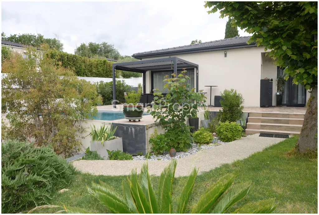 Piscine - Villa Contemporaine avec Piscine près de Montélimar