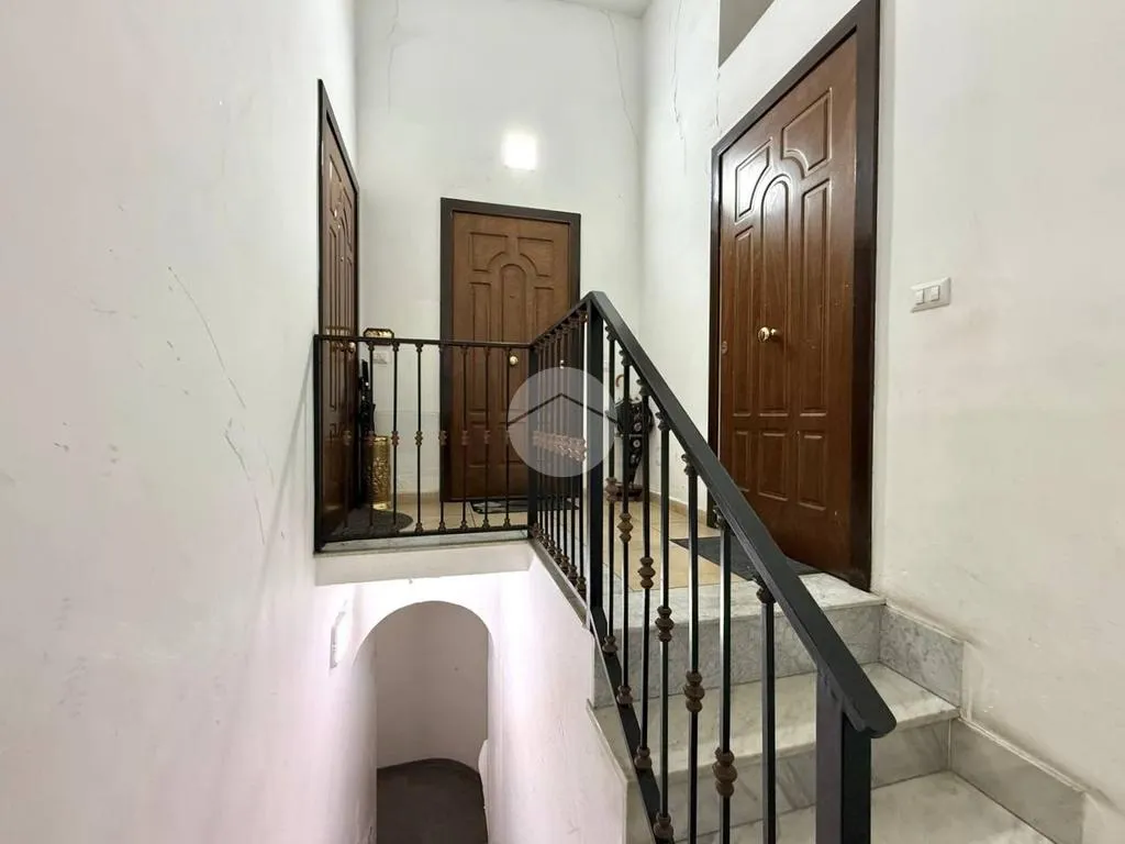 Stanze - Palazzo with Multiple Units in Vico della Tofa, Naples