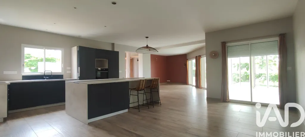 Cuisine - Maison Moderne avec Terrasse à Cherveux