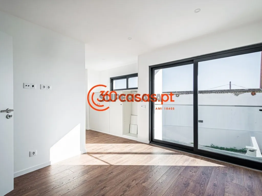 Toad - Modern Duplex with Garden in Olhão