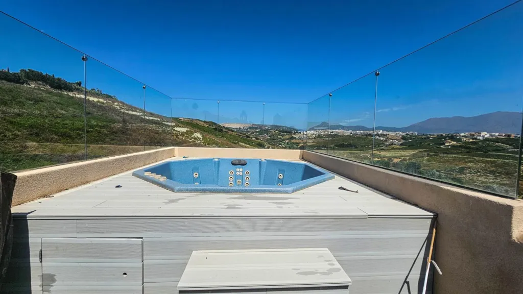 Terrasse - Refurbished Semi-Detached with Pool in La Duquesa