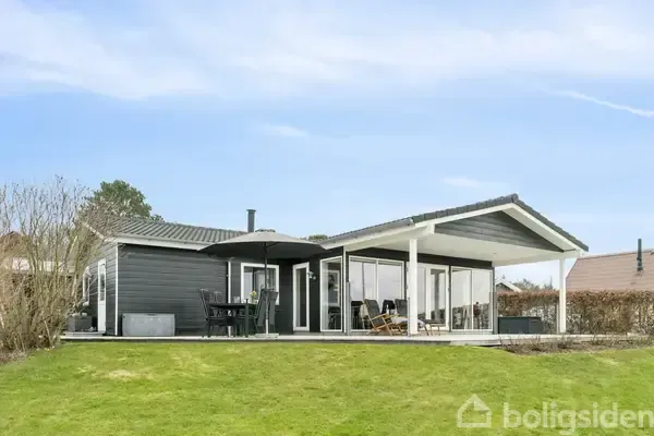 Exterior - Charming Summerhouse with Water View in Dejret