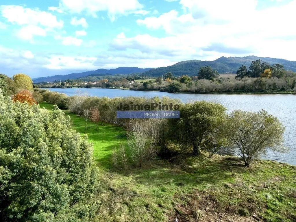 Aed - Luxury Farmhouse with River View in Viana do Castelo