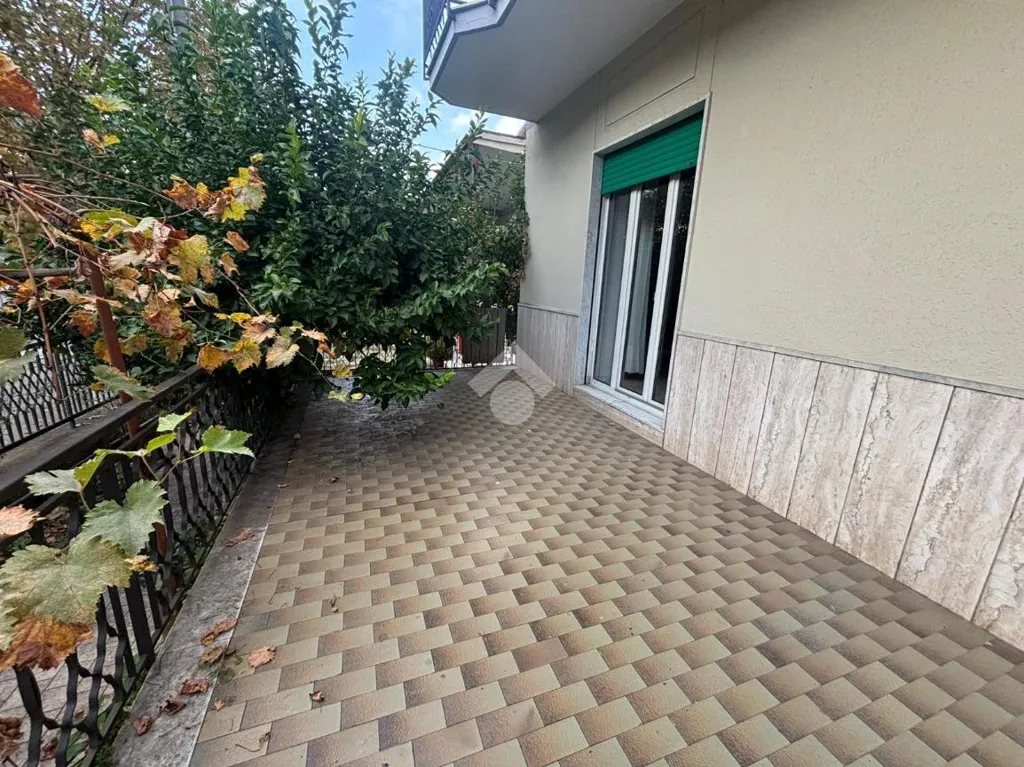 Rõdu - Characterful Apartment with Balcony in Lauro