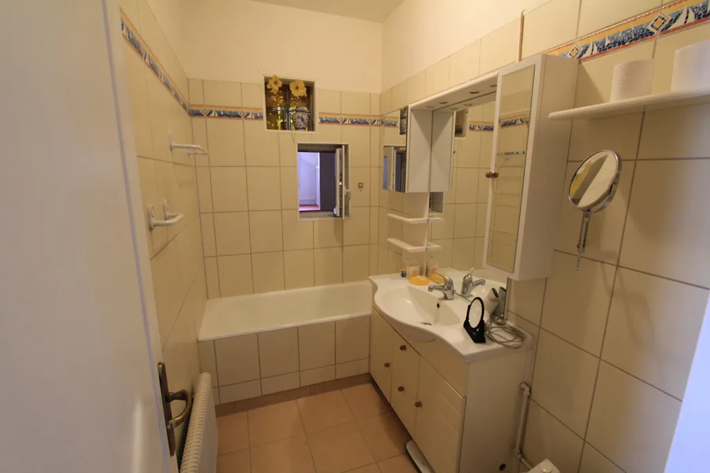 Salles de bain - Maison Rénovée avec Jardin à Rueil-Malmaison