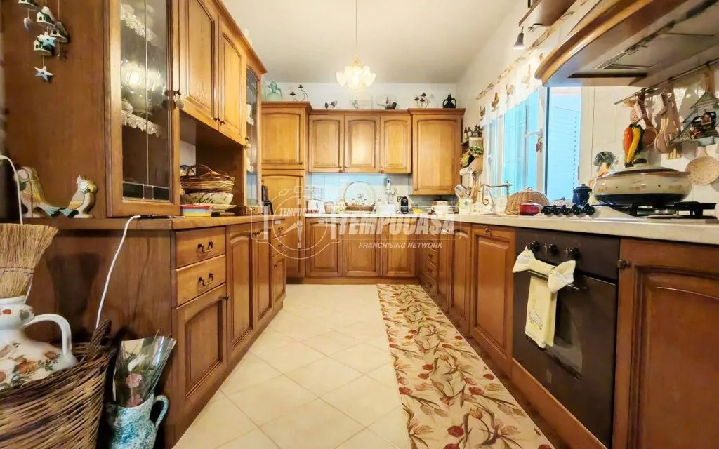 Cuisine - Luxury Villa with Private Garden in Carraro Procino