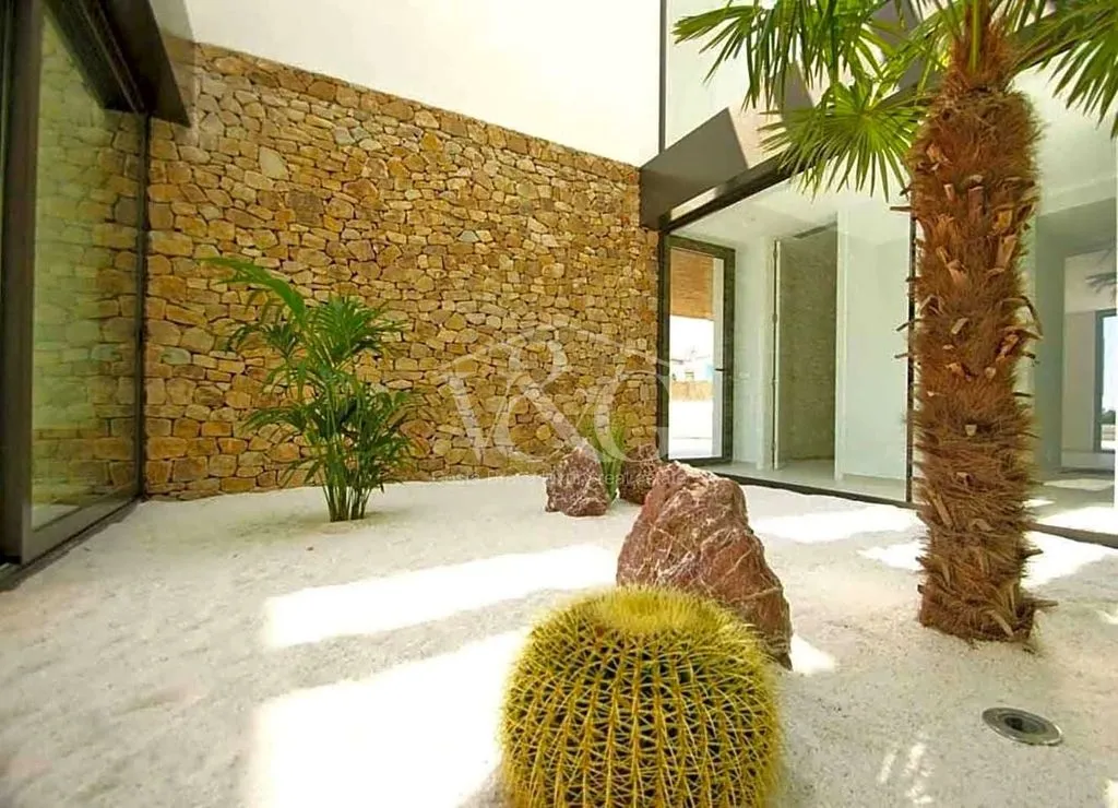 Aed - Seafront Villa with Pool in Mas Pinell