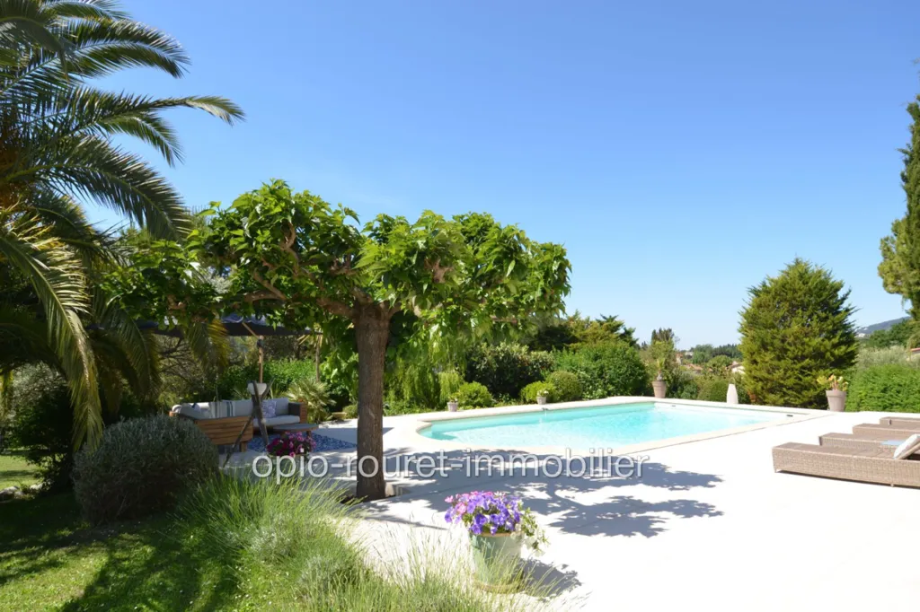 Piscine - Villa Moderne avec Piscine à Châteauneuf-Grasse