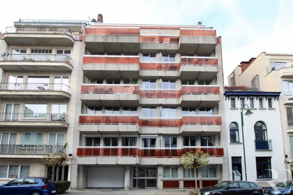 Esterno - Apartment to Refresh with Parking in Uccle