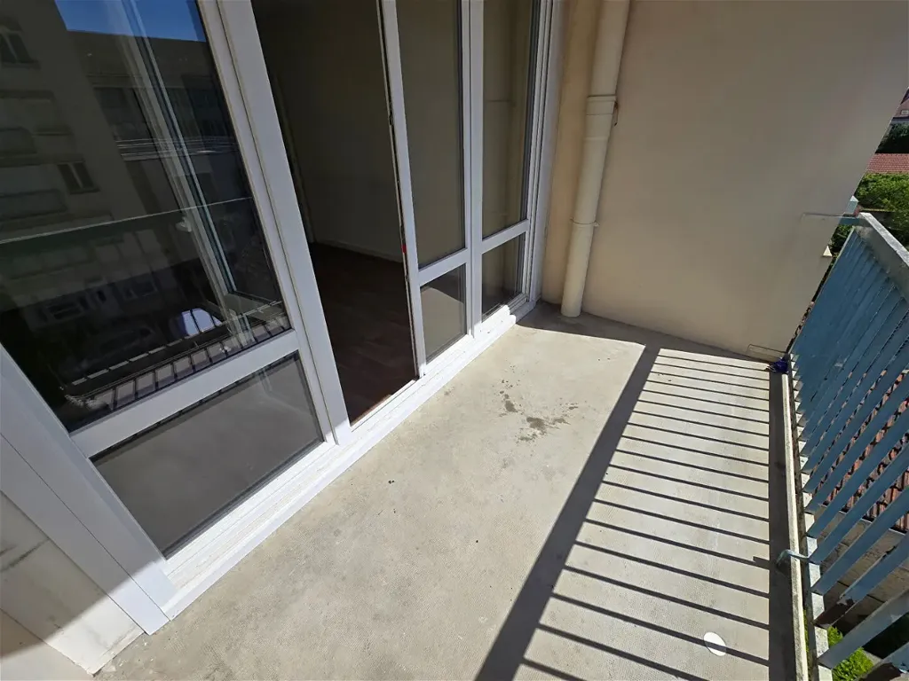 Rõdu - Bright 2-Bed Flat with Terrace in Troyes