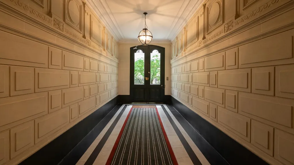 Entrée - Appartement de 5 Pièces avec Cour Arborée à Paris 75017