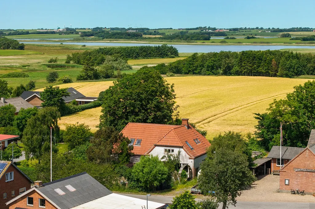 Vue aérienne - 1920s Villa with Garden in Øster Assels
