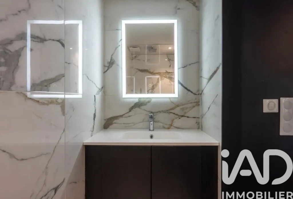 Vannitoad - Luxury Floating Home with River Access in Sarreguemines