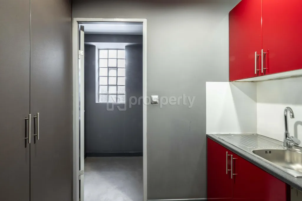 Cuisine - Commercial Building with Parking in Chalandri